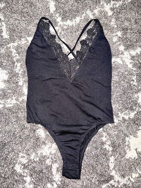 Jella C Lace Plunge One-Piece Bodysuit Top in Black Size Small